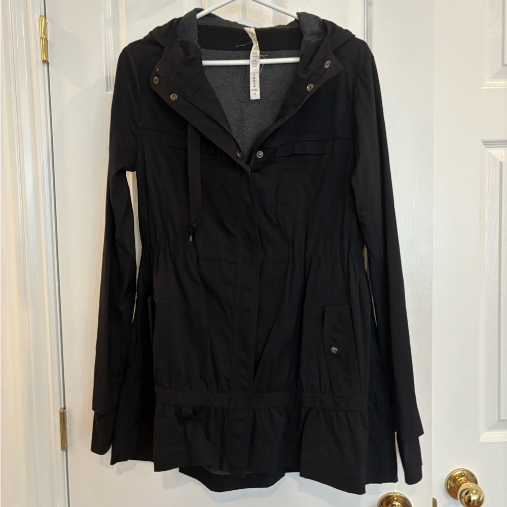 Lululemon size 6
Apres Practice Anorak / Windbreaker Jacket
